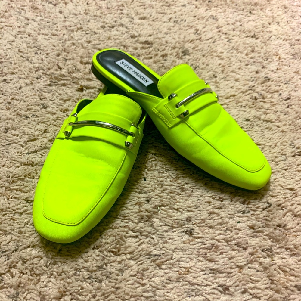 Steven Madden Neon green yellow Kite mules 8
